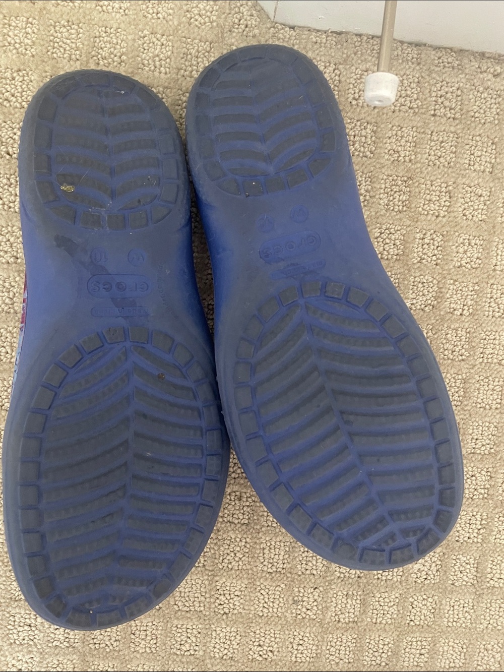CROCS Classic Clog - Navy Interior with Red & Light Blue Speckle - Picture 4 of 5